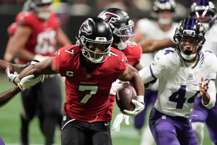 Falcons All-Pro Bijan Robinson's leadership includes praying for frustrated teammates on sideline